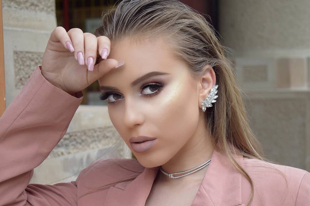 Антониа Гиговска со совршен „make up“!