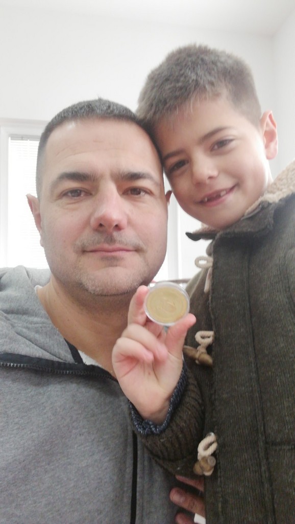 Осумгодишниот Павле прв доплива до светиот крст: Приказна која го обиколи регионот