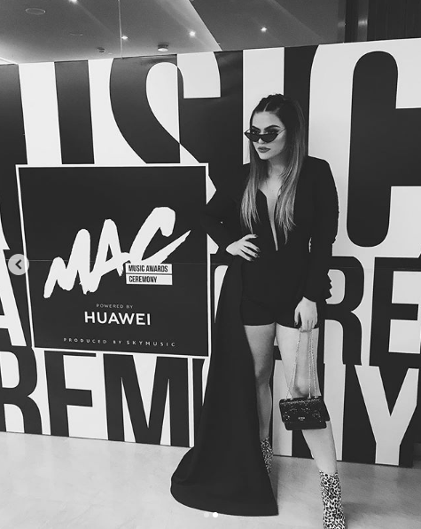 Исто како од светските модни списанија: Лина Пејовска заблеска на MAC awards!!