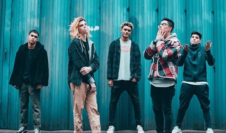 PRETTYMUCH не води зад камерите од снимањето на видео записот за песната „Blind“!