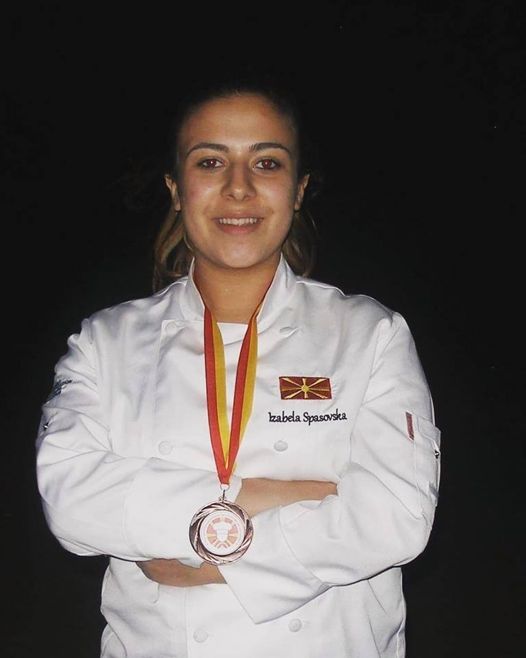 Готвењето е нејзина љубов, а наградите мотивација: Изабела Спасовска е најмладиот гастроном!