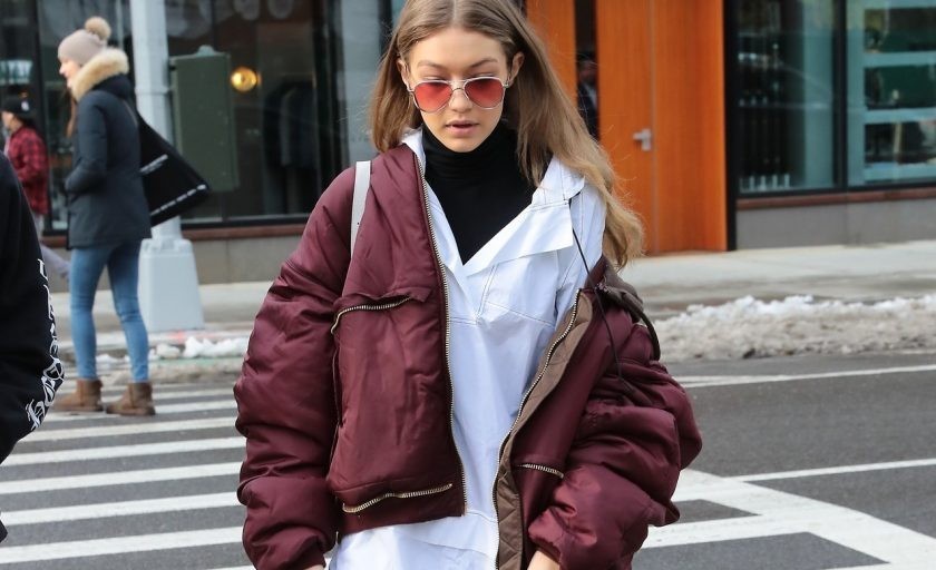 MUST HAVE: Бордо јакна и чизми како Џиџи Хадид