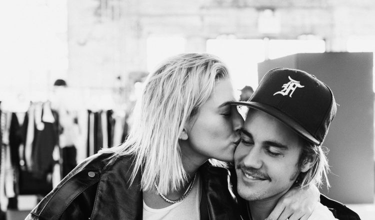Според обичаите: Еве како Justin ја запроси Hailey!