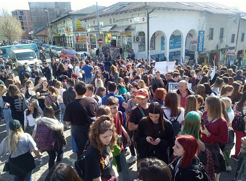 ВИДЕО: Величенствени и страшни во исто време, гимназијалците протестираа поради уапсениот другар!
