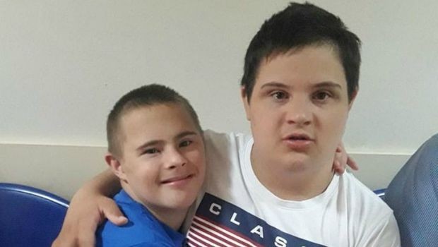 16 - годишниот Михајло не може сам да оди ни во WC: Државата секоја втора година бара мајка му да го докаже тоа