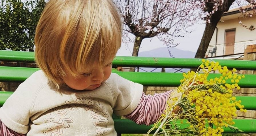 Приказната за девојчето кое 20 луѓе одбиле да го посвојат кога имало само 13 дена