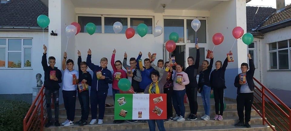 Ние продолжуваме да учиме: Наставничката Ѓургица не се откажува од своите ученици