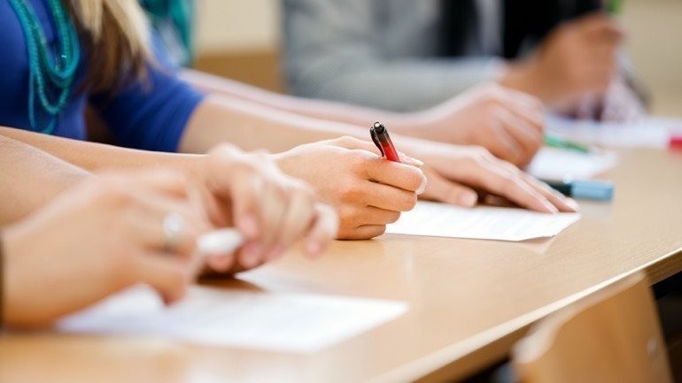 Не дозволивме матурантите да бидат оштетени: Сојузот на средношколци експресно реагираше во врска со проблемот околу државната матура