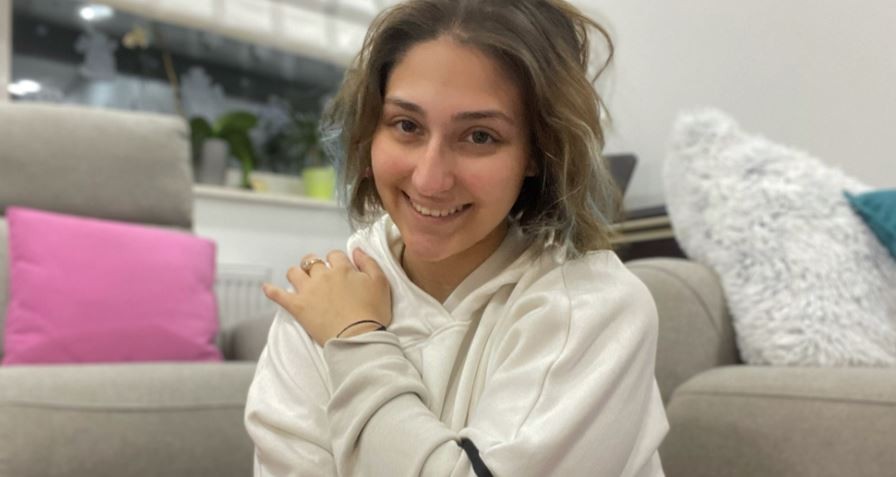 Не очекувала дека на луѓето ќе им се допаднат физиката и астрономијата: Студентка руши предрасуди на ТикТок
