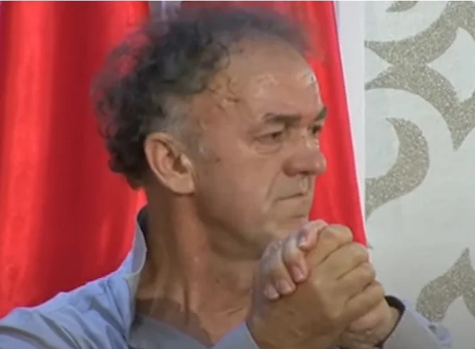 Балашевиќ го обожаваше овој пејач, кој се повлече по семејната трагедија иако му беше најголема конкуренција