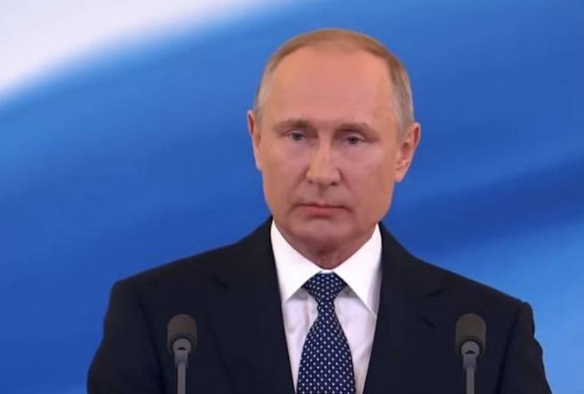 Лажниот Путин на ТикТок го следат милиони: Го гледаат како танцува и чисти снег, не веруваат дека не е вистински