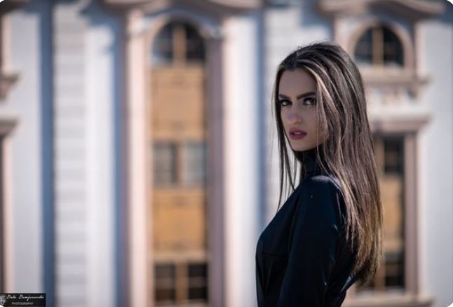 Со „Некогаш ќе помине“ ја освои публиката, а сега има нова песна: Слушнете ја „Кој е сега крив“ на Лара Иванова