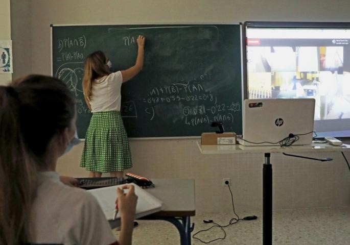 Што е најдобро да ѝ се подари на наставничката за крајот на учебната година? Пораката на еден татко ги насмеа сите