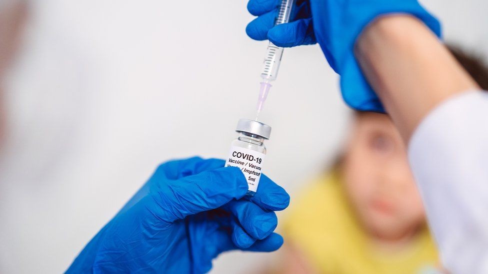 Стартува од овој понеделник: Ќе се вакцинираат вработените во основните и средните училишта во Македонија
