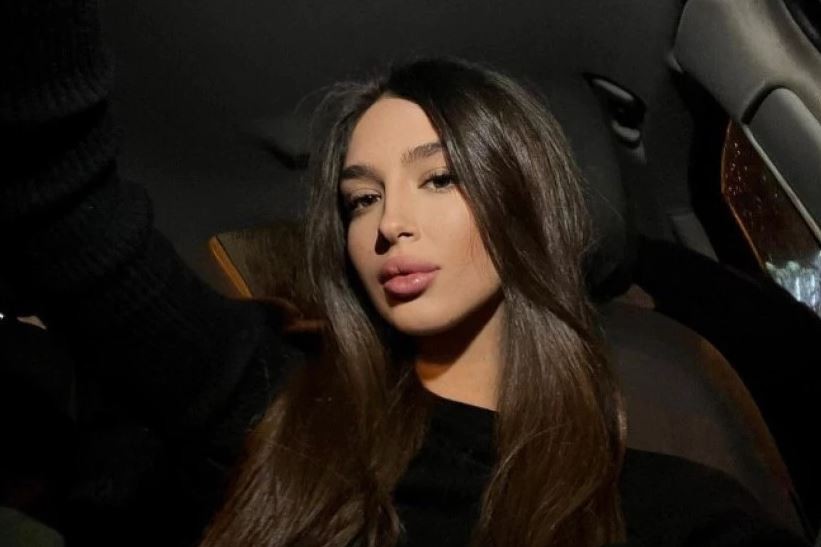 Џина Џиновиќ во чекор со Кејт Мидлтон и Јелена Ѓоковиќ: Ќерката на Харис носи обетки од 11.000 евра (ФОТО)