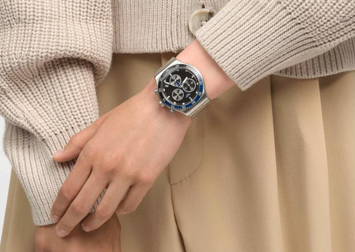 Часовник на неделата: SWATCH DARK BLUE IRONY - елеганција која ви треба