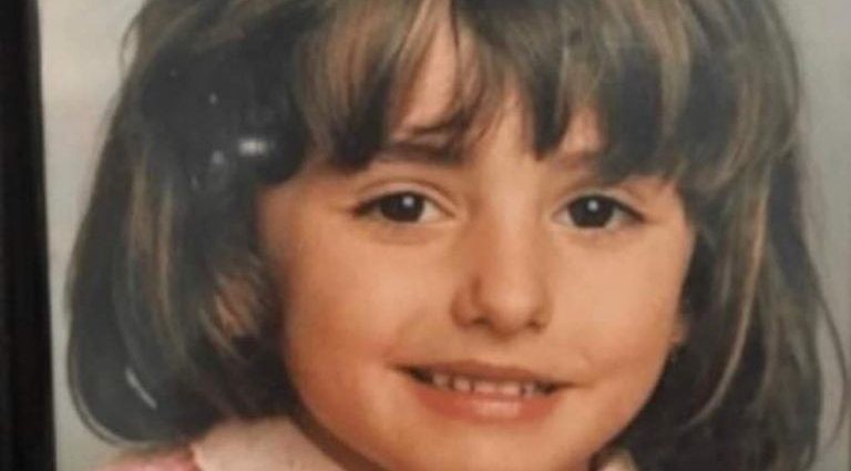 Сигурно од прва нема да ви текне која е пејачката на фотографијата: Денес е една од најубавите на балканот