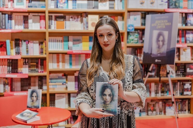 „Девојката што ја наслика смртта“ - возбудлив трилер кој ги дестигматизира менталните болести