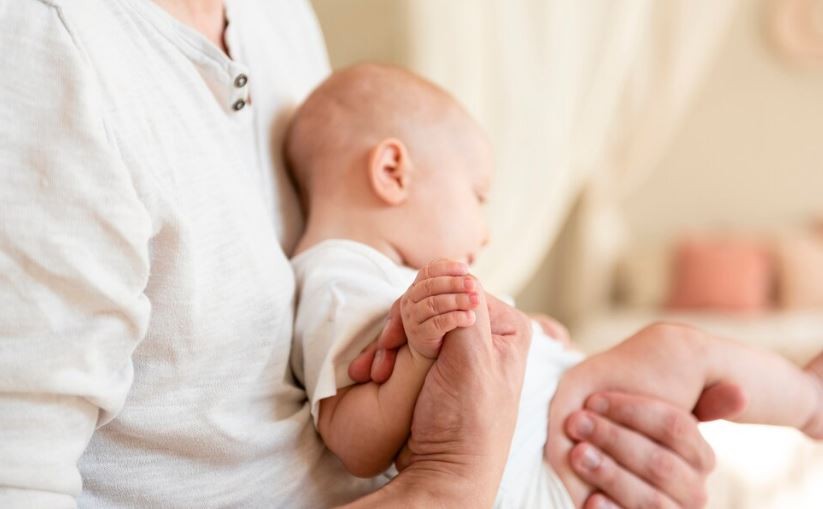 Херој: Бебе родено во 24 недела, со големина на куклата Барби, по пет месеци си замина дома од болница (ФОТО)