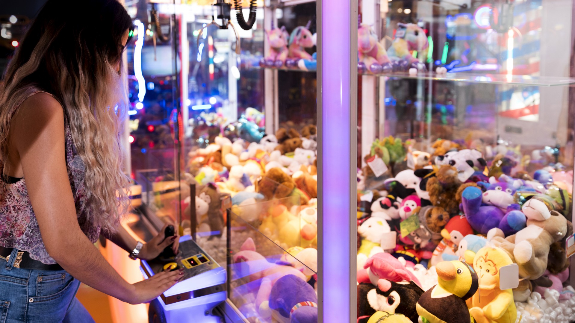 Трикот како секогаш да ја фатите играчката од машината: Видеото што воодушеви 70 милиони луѓе