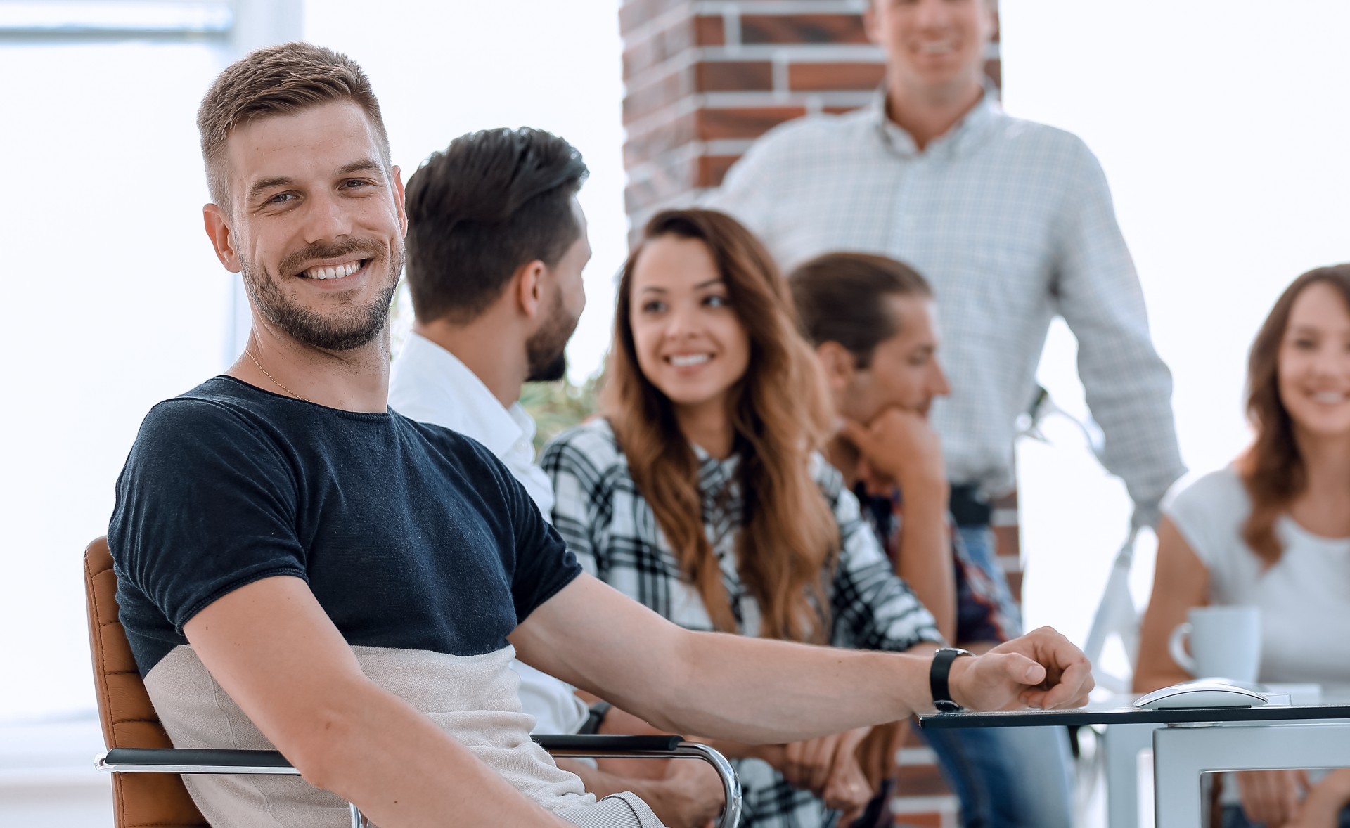 Не мораш да се вклопиш треба да се пронајдеш: Како да останеш свој во време која владеат репликатите