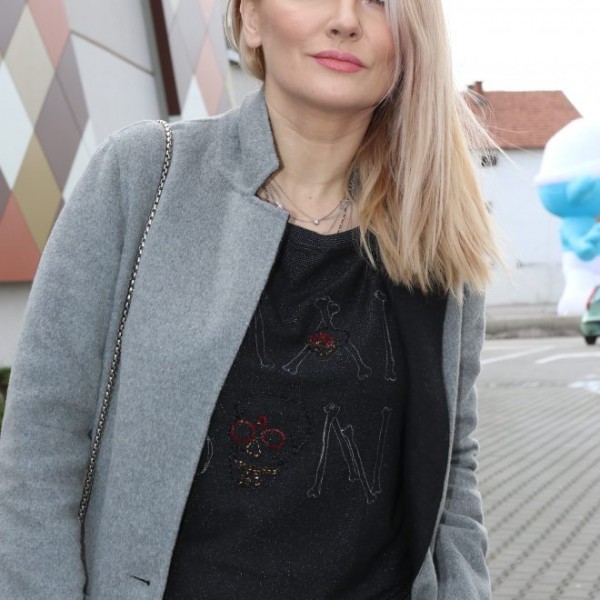 Гоца Тржан стана јутјуберка: Девојки мора да ги погледнете нејзините влогови!
