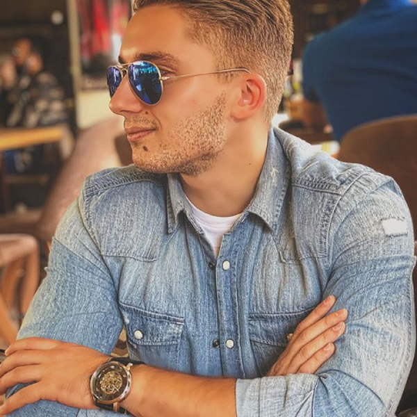MUST HAVE: Очилата за сонце на пејачот Филип Пешевски!