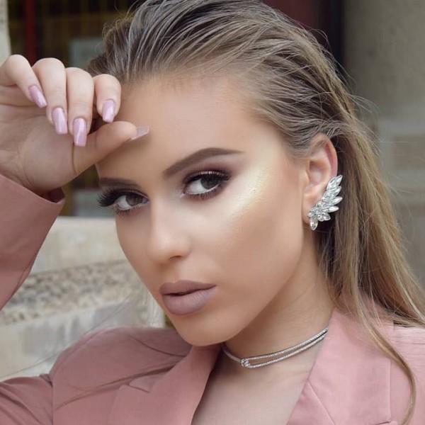 Антониа Гиговска со совршен „make up“!