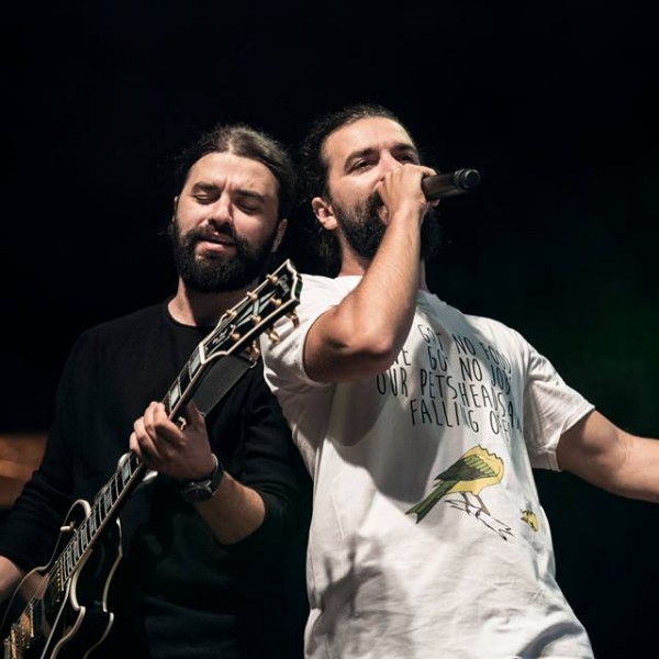 Еве која млада ѕвезда заврши во прегратките на момците од Некст тајм!