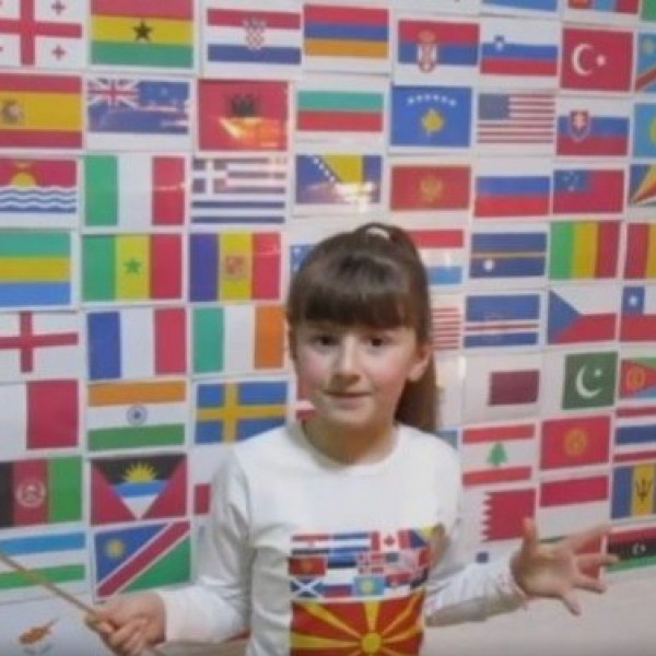 Марија од Прилеп има само седум години,а ги знае знамињата на сите земји