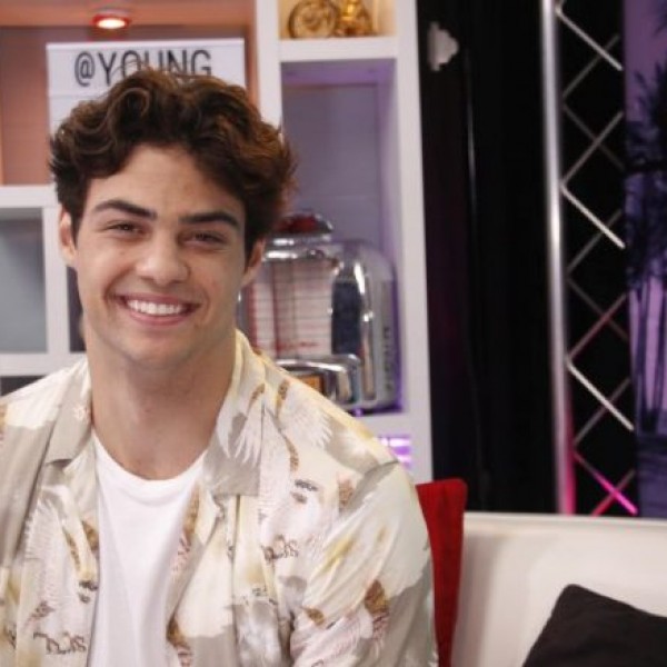 Noah Centineo откри како изгледал неговиот прв бакнеж!