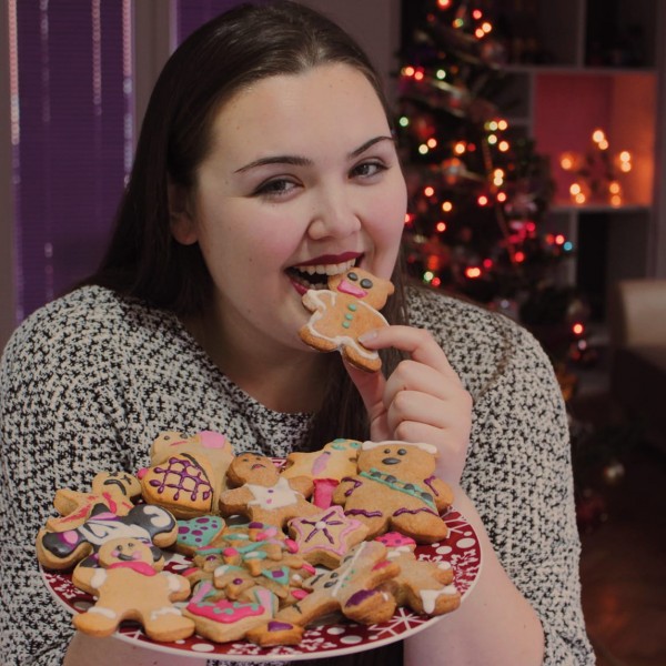 Јутјуберката Кике Цветче има ново видео: ПРАВИМЕ GINGERBREAD COOKIЕS!