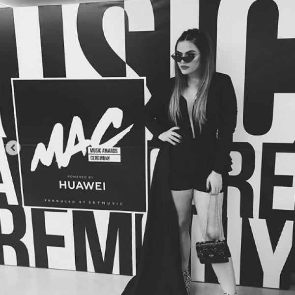 Исто како од светските модни списанија: Лина Пејовска заблеска на MAC awards!!