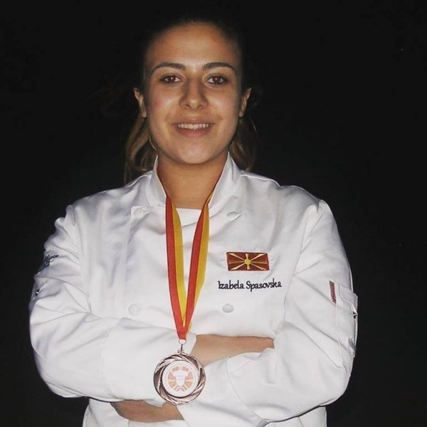 Готвењето е нејзина љубов, а наградите мотивација: Изабела Спасовска е најмладиот гастроном!