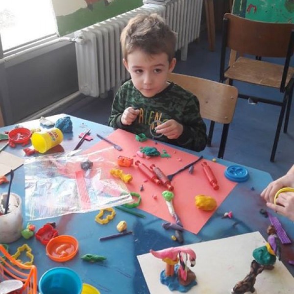 Има само 5 години:  Малите уметнички дела од пластелин на Борјан ќе ве остават без зборови!