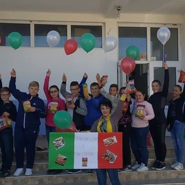 Ние продолжуваме да учиме: Наставничката Ѓургица не се откажува од своите ученици