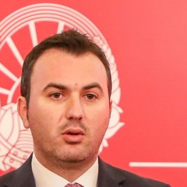 Се укинува матурата, учениците не се враќаат во училишните клупи до 10 јуни: Адеми