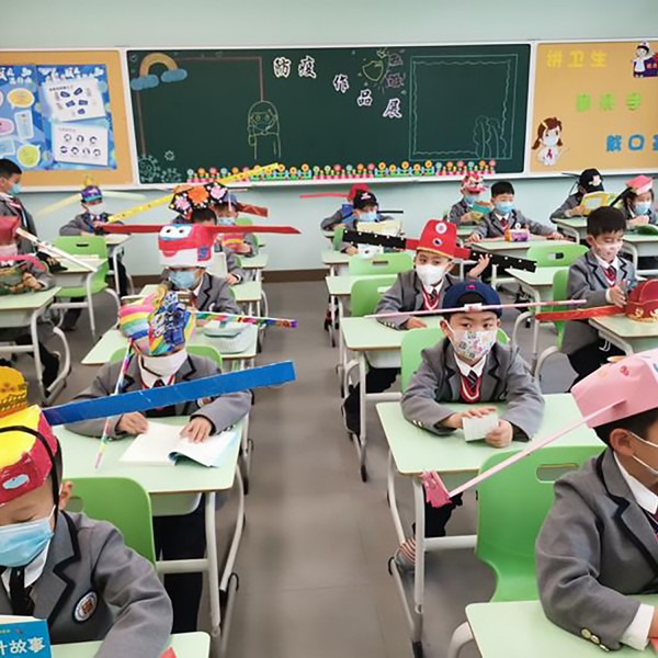 Училиште во Кина со брилијатно решение: Најде начин како да ги задржи децата на растојание