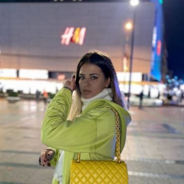 Koмбо на денот: Неон зелена доминација и во зима