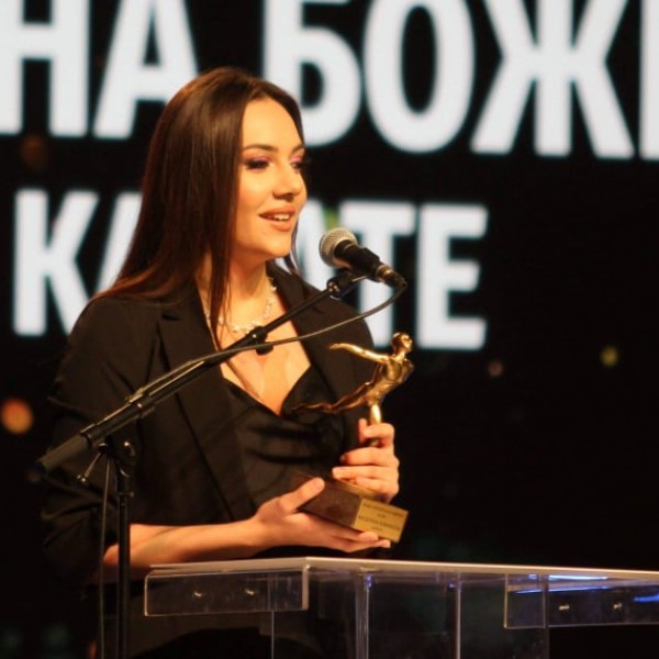 Преку дисциплината во спортот, научив да сум дисциплинирана и на училиште: Интервју со каратиската Магдалена Божиноска