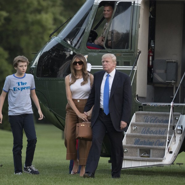 По роденденската честитка за синот, твитерџиите ја нападнаа Меланија Трамп: Ова е морбидно