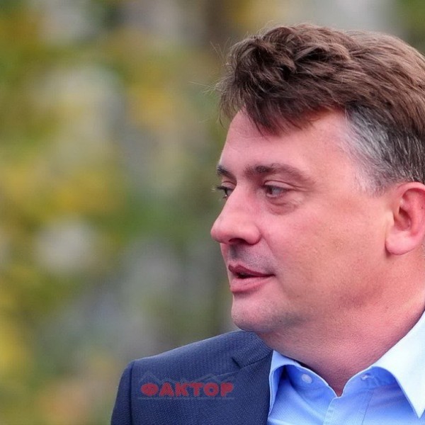 Горд на својата ќерка: Градоначалникот Петре Шилегов ѝ ја честиташе матурата на својата наследничка