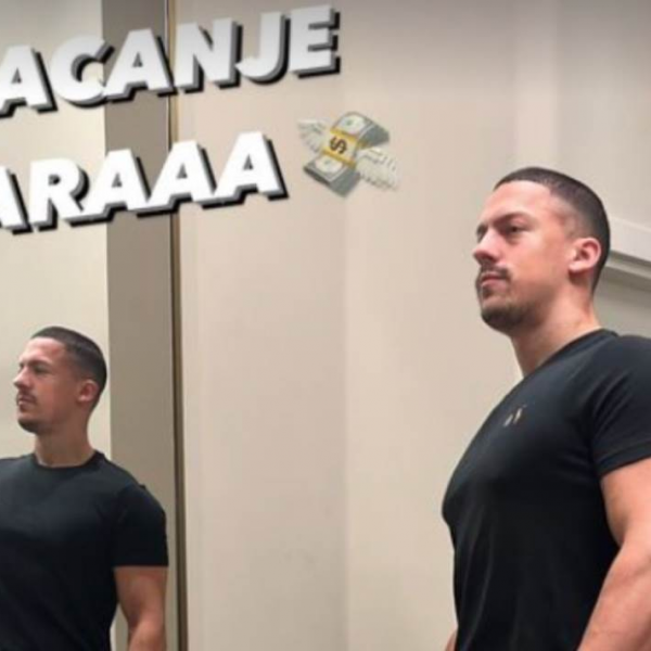За една вечер заработи повеќе од 4.000 евра: По враќањето во Србија, на Бака Прасе обожавателите му уплаќале донации