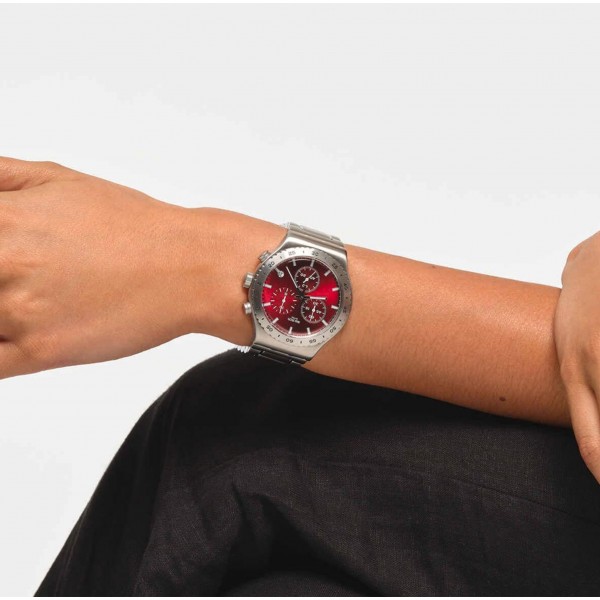 Часовник на неделата: PURPLE IRONY на Swatch - идеален моден детаљ за разигрување на еднобојните комбинации