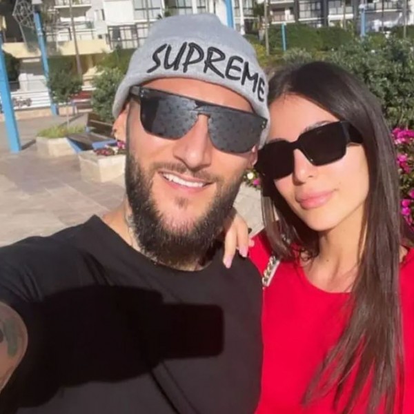 Гудељ ја однесе Анастасија на вечера: Бремената пејачка блеска во прегратката на својот сакан (ФОТО)