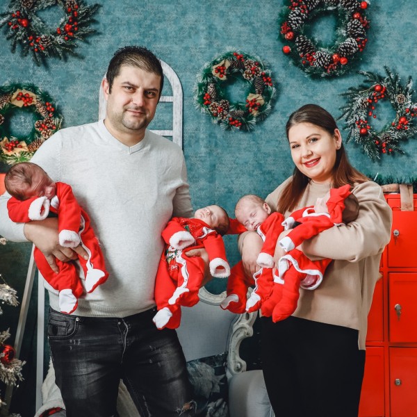 Ќе се стопите: Новогодишна фотосесија на четворката од Штип