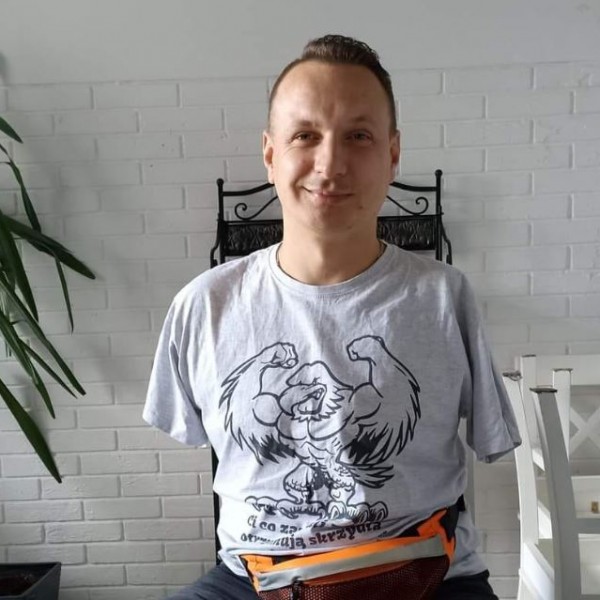Во несреќа ги загубил рацете: Животот на овој маж дури тогаш почнал да добива смисла (ФОТО)