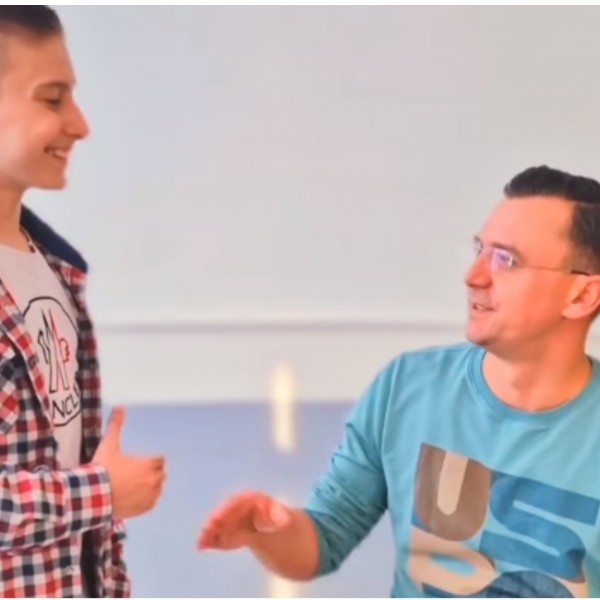 Емотивно: Малиот Ајдин од Сребреник (БиХ) ја испеа „Елено ќерко“ и ги собра сите симпатии (ВИДЕО)