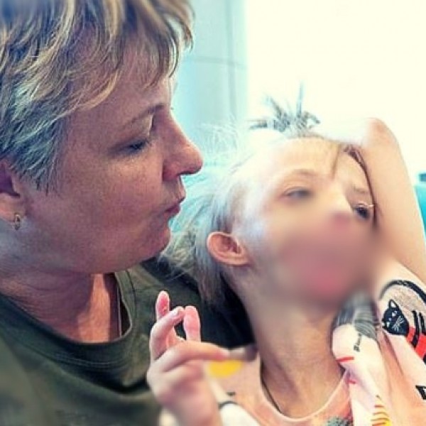 Мајка се онесвестила кога ја видела ќерка си во инкубатор: Ѝ рекле да ја остави во сиропиталиште, а еве каде е денес