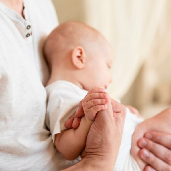 Херој: Бебе родено во 24 недела, со големина на куклата Барби, по пет месеци си замина дома од болница (ФОТО)